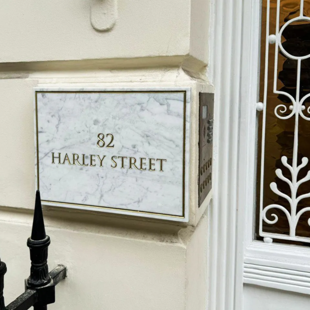 82 harley street door number sign