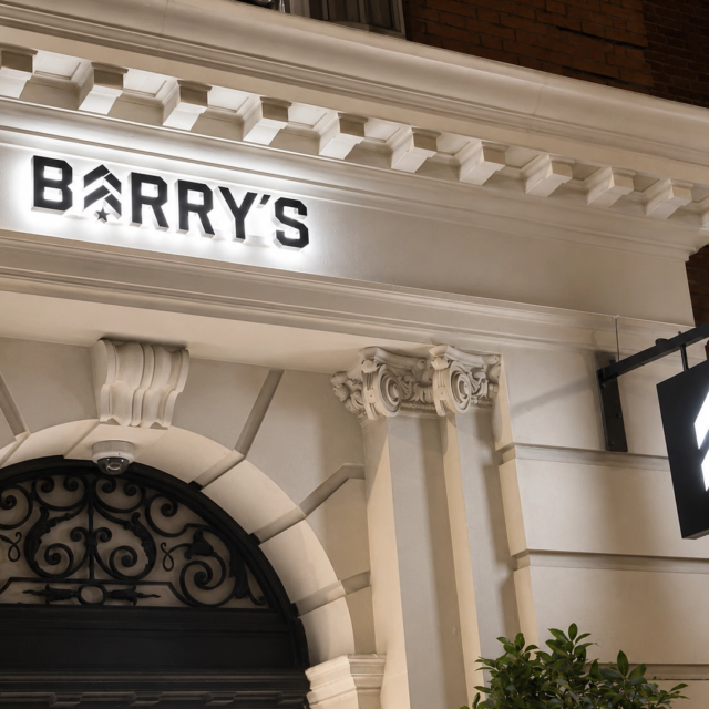 light-up-sign-gym barrys light up gym shop front sign and projecting sign